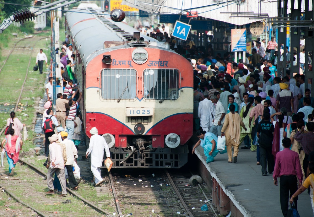נסיעה ברכבת בהודו היא חוויה מיוחדת - תחבורה בהודו